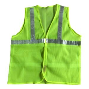 Áo Lưới Gile Phản Quang màu xanh chuối nổi bật với dải phản quang bạc, thiết kế lưới thoáng khí, đảm bảo an toàn cho người lao động trong điều kiện thiếu sáng, thuộc danh mục quần áo bảo hộ lao động.