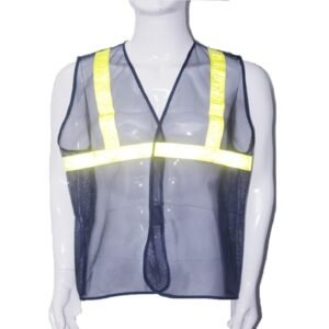 Mặt trước áo lưới phản quang màu tím than trên ma-nơ-canh, dải vàng chanh dọc vai và ngang ngực, lưới mỏng xuyên thấu