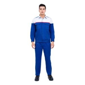 Người mẫu nam mặc bộ quần áo bảo hộ lao động kaki màu xanh dương và trắng, thiết kế chuyên nghiệp, vải bền bỉ cho công việc.