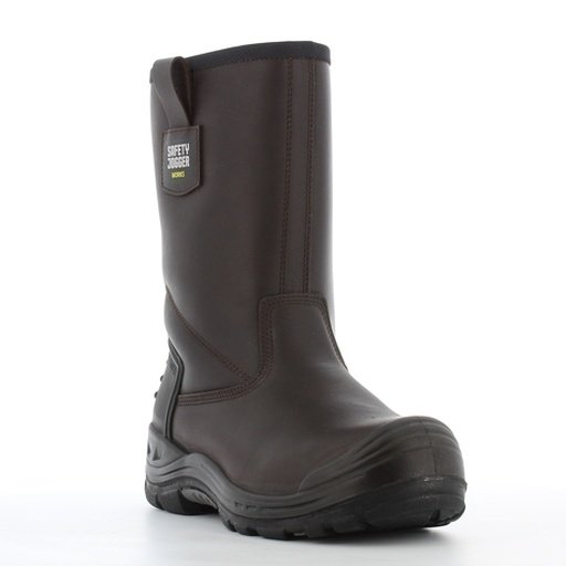 Ủng bảo hộ Boreas2 góc 3/4 phía trước, mũi ủng có ốp đen chống trầy, da nâu, nhãn Safety Jogger ở miệng ống