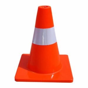 Cọc tiêu PVC 45cm nhỏ gọn hình chóp nón màu cam đỏ, dải trắng phản quang ở thân, đế vuông, nền trắng