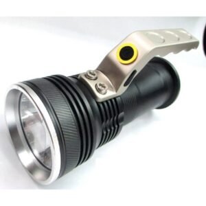 Đèn pin Cree T6 siêu sáng thân nhôm đen, đầu đèn viền bạc lớn, quai xách kim loại phía trên có nút bấm vàng