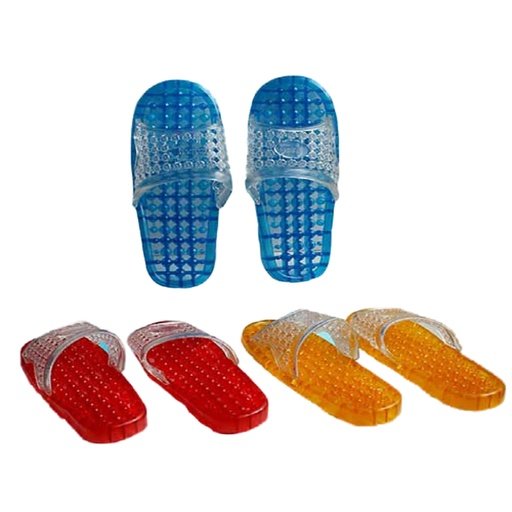 Ba đôi dép nhựa Hoa San quai ngang đục lỗ màu xanh dương, đỏ và cam, đế có gai chống trơn, xếp trên nền trắng