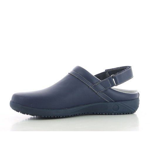 Mặt trong dép y tế Remy màu xanh navy, quai hậu ôm gót, thân trơn kín mũi, đế xanh navy mỏng