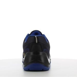 Giày Safety Jogger Flow S1P Low nhìn từ phía sau, gót ốp đen, dải phản quang dọc gót, đế viền xanh dương