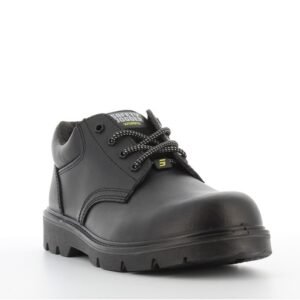 Giày Safety Jogger X1110 góc 3/4 phía trước, mũi da đen tròn che mũi thép, lưỡi gà có nhãn hãng, dây buộc đen, đế gai lớn
