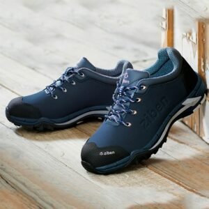 Ảnh thực tế đôi giày bảo hộ Ziben-172 xanh navy đặt trên sàn gỗ, logo ziben bên hông, dây xám, mũi đen