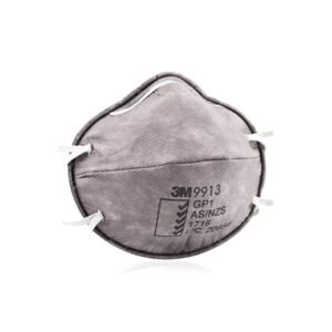Khẩu trang 3M 9913 dạng chén màu xám tro, viền mép sẫm, quai đeo trắng gắn bốn góc, mã 9913 in ở góc phải thân khẩu trang