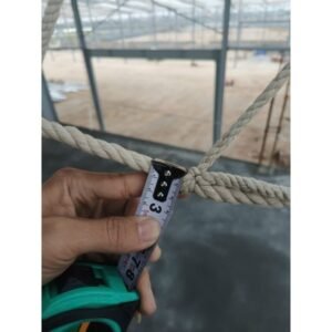 Lưới dù cotton chống vật rơi, người rơi được đo kích thước mắt lưới nhỏ bằng thước dây, phù hợp công trình.