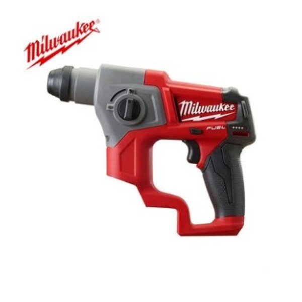 Máy khoan bê tông Milwaukee M12 CH-0C dáng súng thân đỏ xám, đầu SDS phía trước, logo Milwaukee ở góc trái ảnh