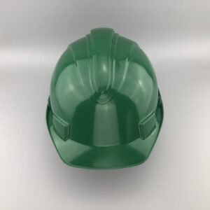 Mũ bảo hộ COV VINAH-E001 màu xanh lá nhìn chính diện, gân nổi đối xứng trên đỉnh, vành trước bo cong