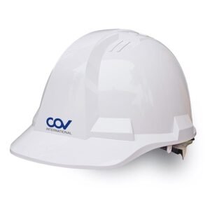 Mũ bảo hộ COV VINAH-E005 màu trắng nhìn nghiêng, logo COV xanh trên thân, gân nổi đỉnh mũ, vành trước ngắn