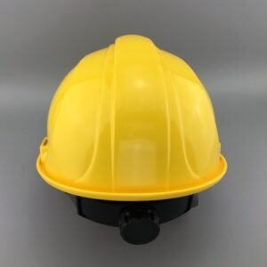 Mũ bảo hộ COV VINAH-E005 màu vàng nhìn chính diện, gân nổi dọc đỉnh, núm vặn điều chỉnh đen phía sau dưới vành