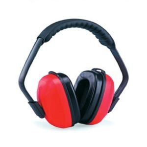 Thiết bị chống ồn Proguard PC03EM màu đỏ đen, quàng đầu vòm nhựa đen, hai cốc tai vỏ đỏ úp vào nhau, chụp nghiêng