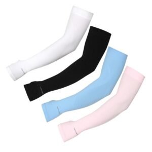 Bốn chiếc tất tay chống nắng Hàn Quốc màu trắng, đen, xanh nhạt và hồng xếp chéo, có phần xỏ ngón cái ở đầu ống