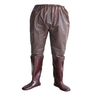 Ủng quần Hoa San màu nâu cao ngang hông, cạp chun, nhựa PVC liền ủng nâu sẫm dưới chân, treo trên nền trắng